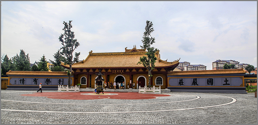 普贤寺庄严肃穆