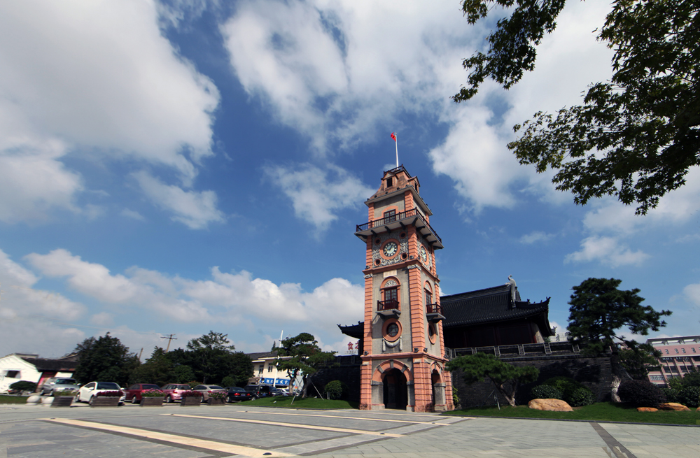 超广角镜头里的钟楼 1000.jpg