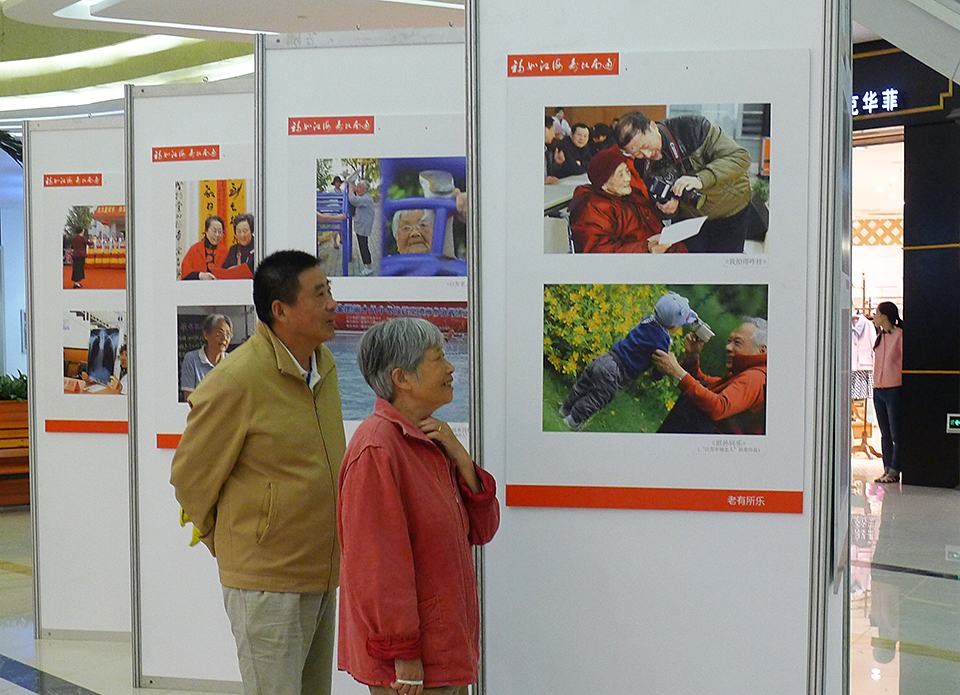 万岁风采摄影图片展文峰城市广场展出 (2).jpg