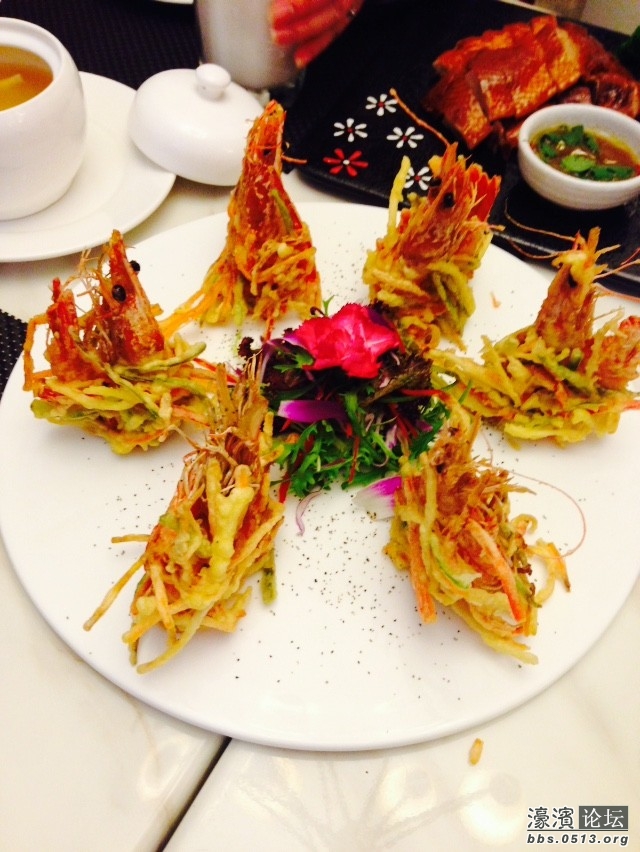 天妇罗大虾，这个还是蛮好吃的，就是有点油，挺好的，蔬菜还有点脆，挺好的