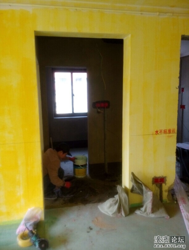 水电都是郝师傅一人，封线盒自己也包了，挣这么多钱连烟都不抽，中午也就弄点菜饭吃，郝师傅，真是名副其 . ...