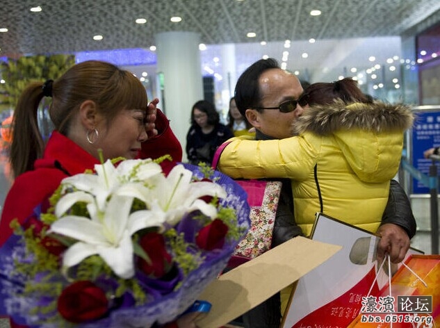 男子与失联26年情人重逢