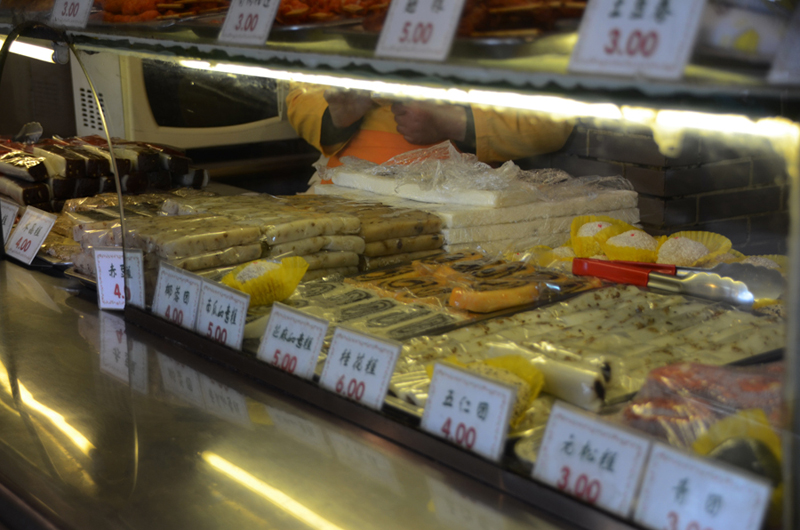 花色品种众多的糕团仍然是店里的主打点心