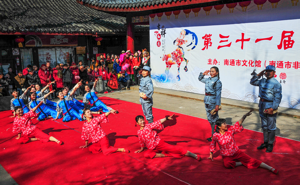 第三十一届文化迎春会开幕式暨专场文艺演出在群艺馆大成殿广场拉开帷幕 (1) - 副本.jpg