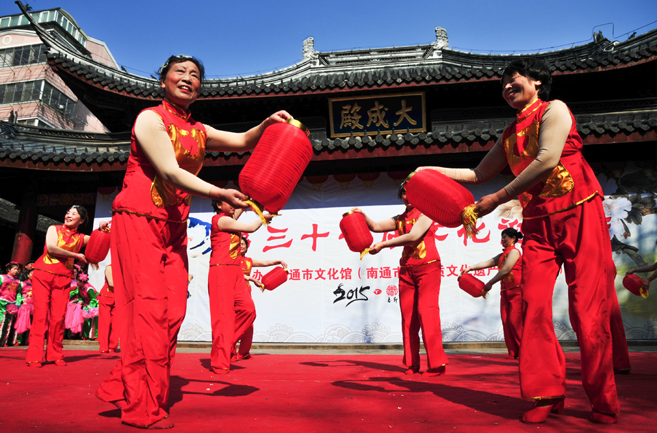 第三十一届文化迎春会开幕式暨专场文艺演出在群艺馆大成殿广场拉开帷幕 (5) - 副本.jpg