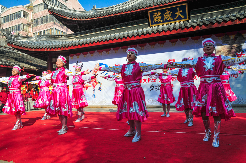 第三十一届文化迎春会开幕式暨专场文艺演出在群艺馆大成殿广场拉开帷幕 (9).jpg