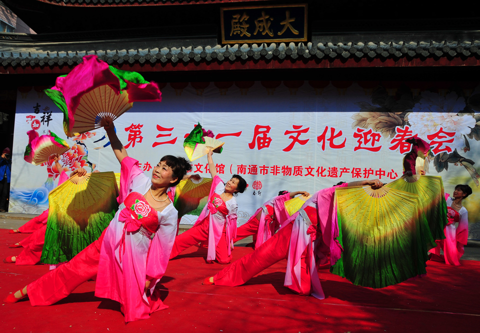 第三十一届文化迎春会开幕式暨专场文艺演出在群艺馆大成殿广场拉开帷幕 (10).jpg