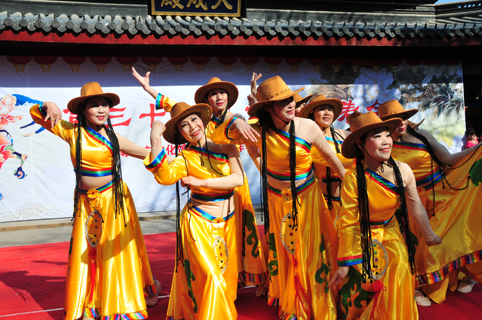 第三十一届文化迎春会开幕式暨专场文艺演出在群艺馆大成殿广场拉开帷幕 (2) - 副本.jpg