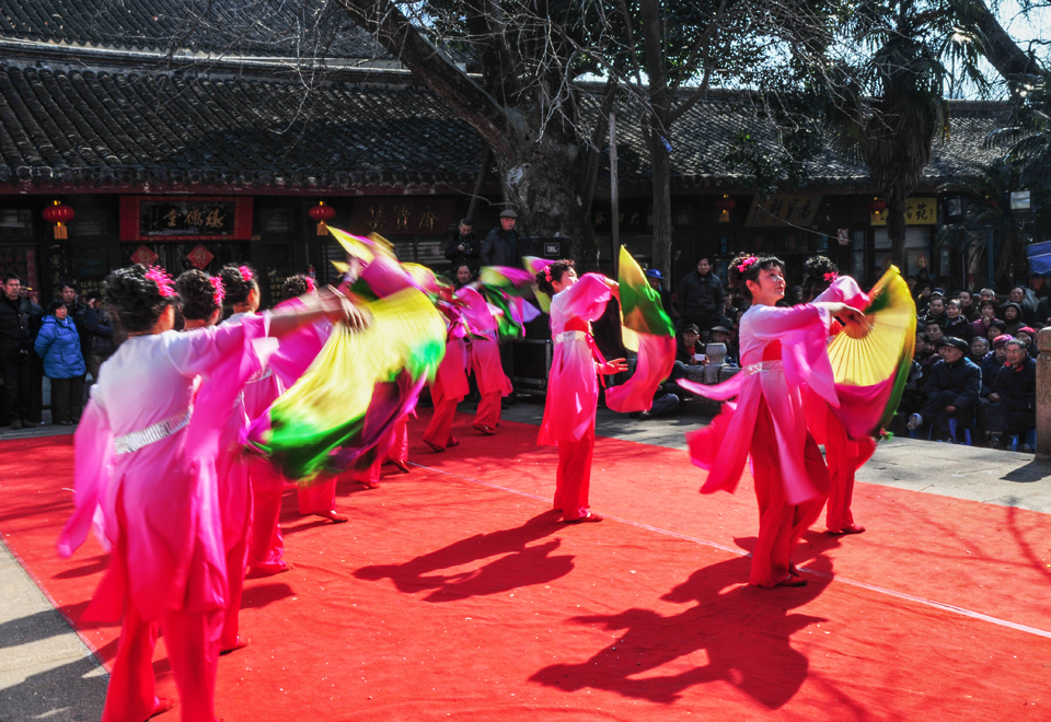 第三十一届文化迎春会开幕式暨专场文艺演出在群艺馆大成殿广场拉开帷幕 (11).jpg