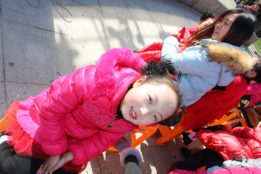 准备演出的小演员