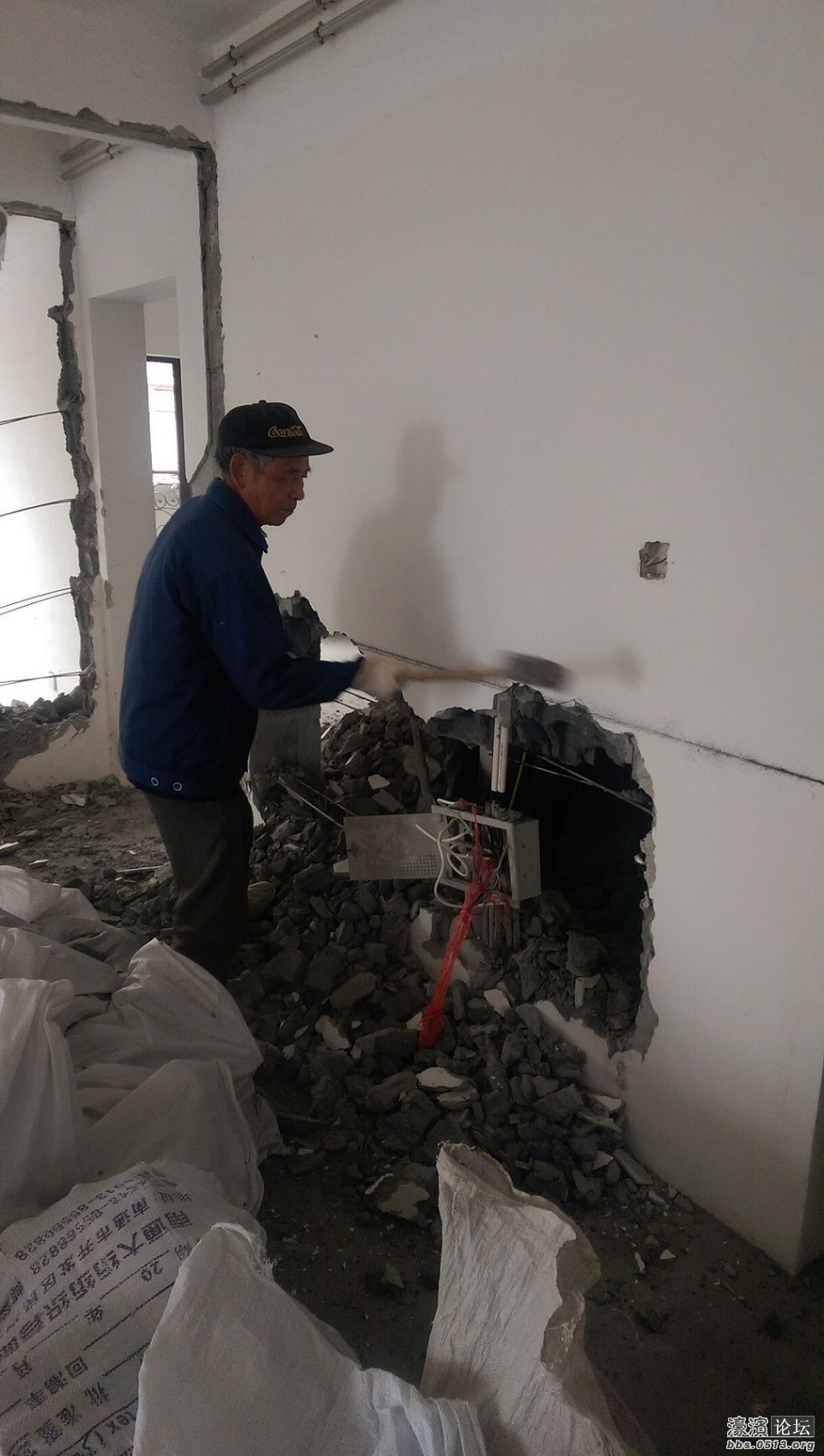 敲墙真是个体力活啊