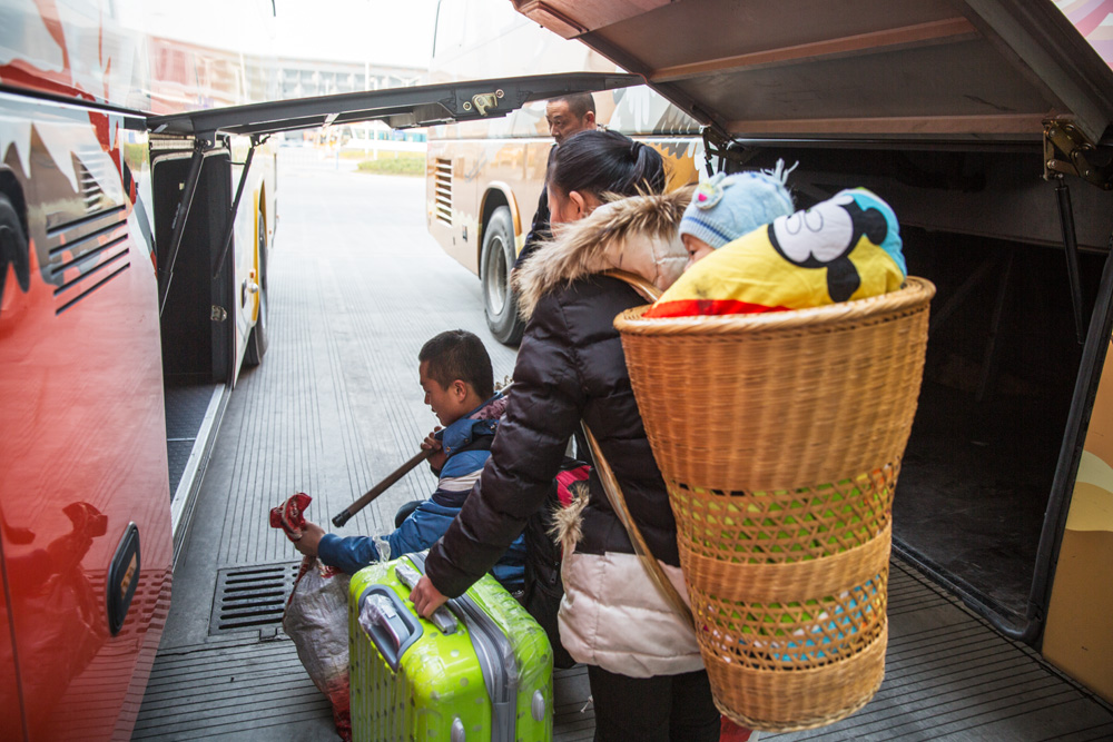 ６．安放行李，真是行李多多，他们好像要把家安在南通