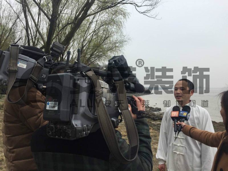 员工李洪波接受城市日历采访