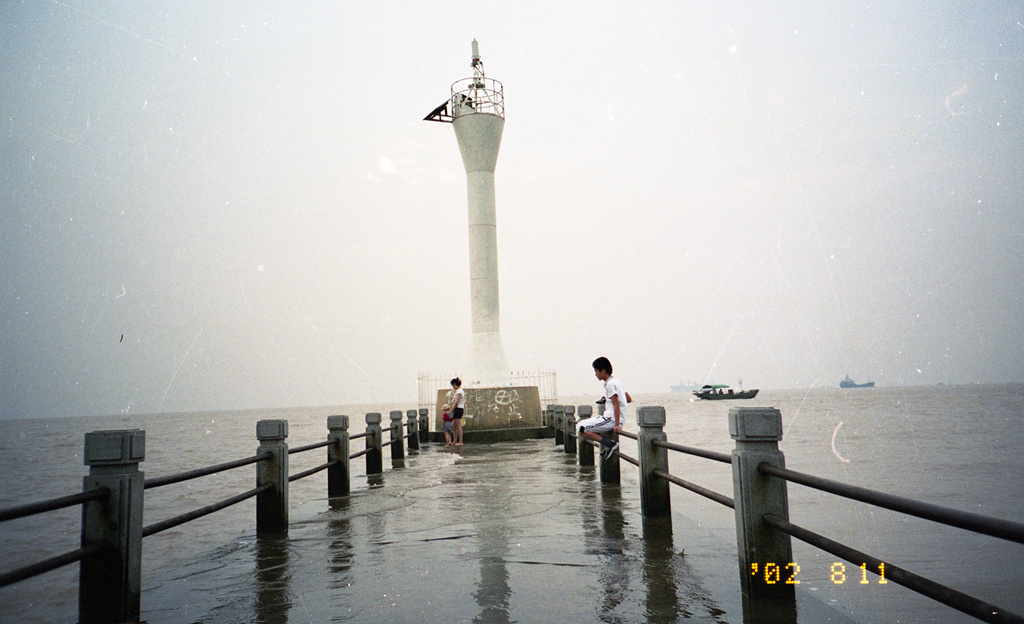 04、2002年8月，龙爪岩灯塔.jpg