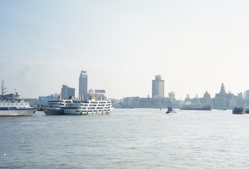 01、1995年4月，上海黄浦江.jpg