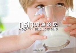 喝牛奶能不能助眠 154510bfn8r83txh38btf3.jpg