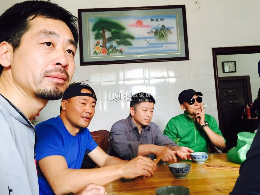 饥肠辘辘的等中饭