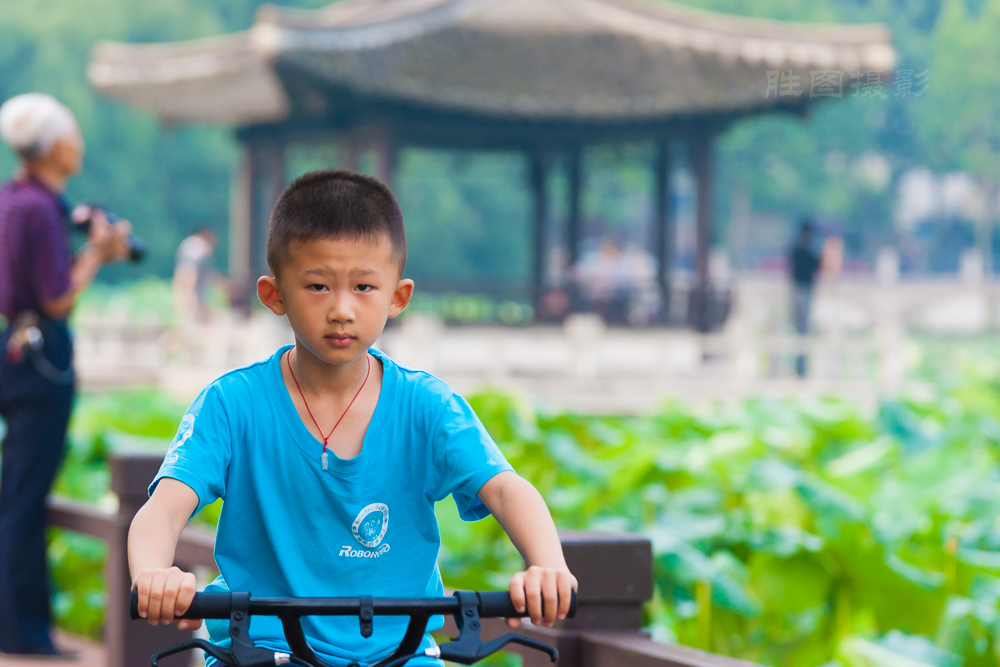 单车小孩.jpg