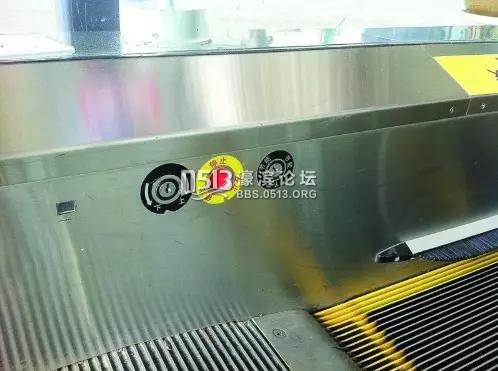 自动扶梯救命按钮