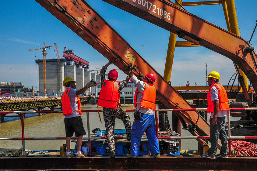 火热的天气 火热的工地  1 (3).jpg