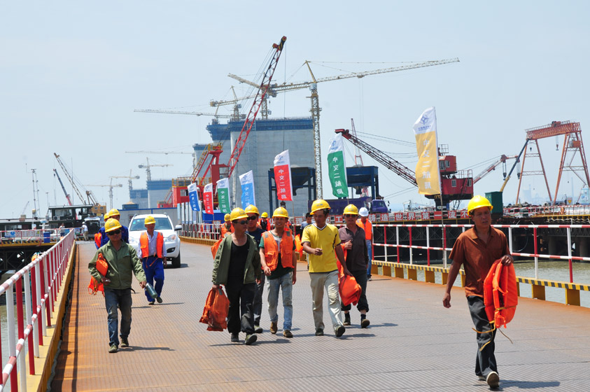 火热的天气 火热的工地  1 (4).jpg