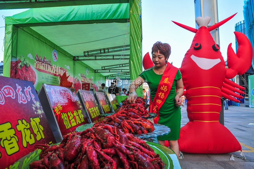 南通龙虾节向环卫工人送关怀启动 (4).jpg