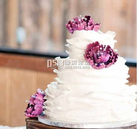 褶皱婚礼蛋糕