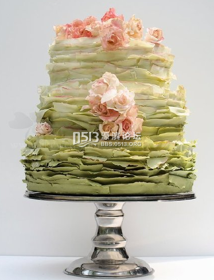 褶皱婚礼蛋糕