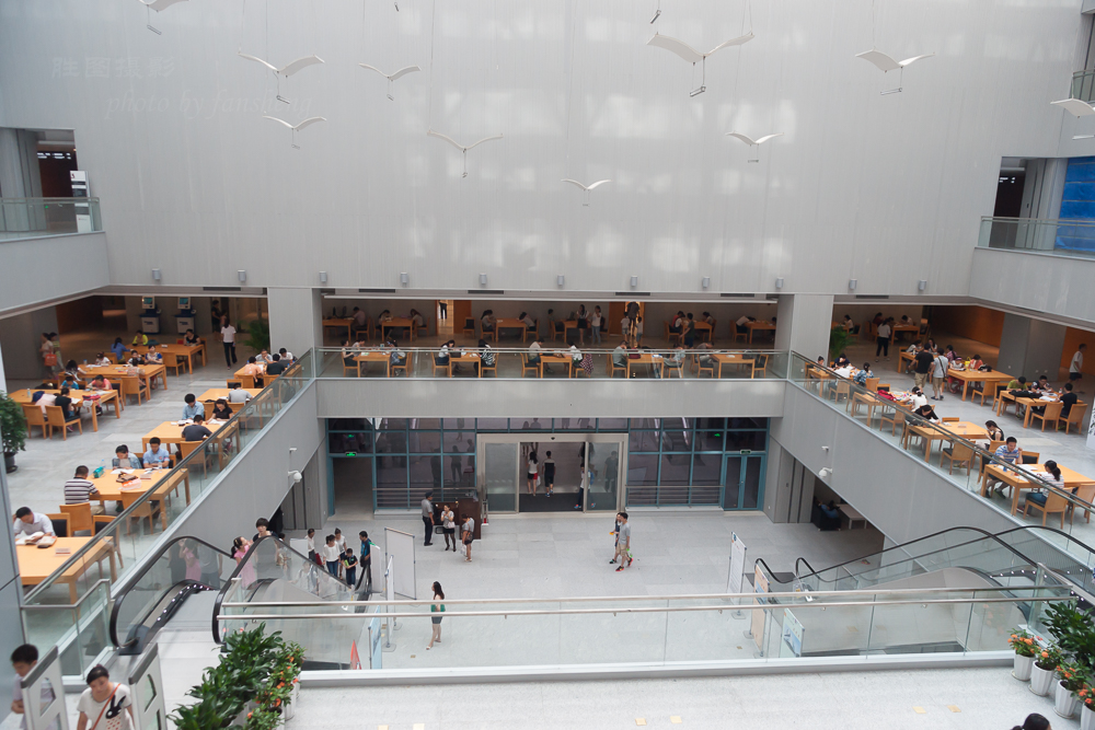 南通图书馆20151-50 秒 (f - 6.3).JPG