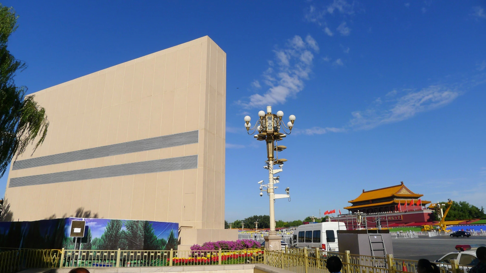 9 300多平米的巨大LED大屏.jpg