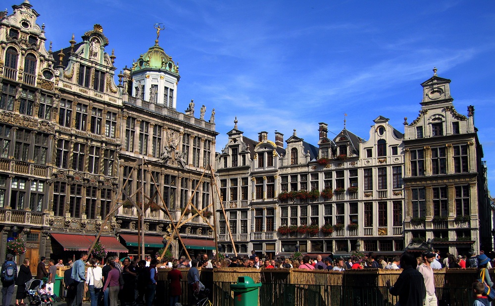 长110米、宽68米, 长方形的广场中维克多.雨果把布鲁塞尔大广场誉为“世界上最美丽的广场”.jpg