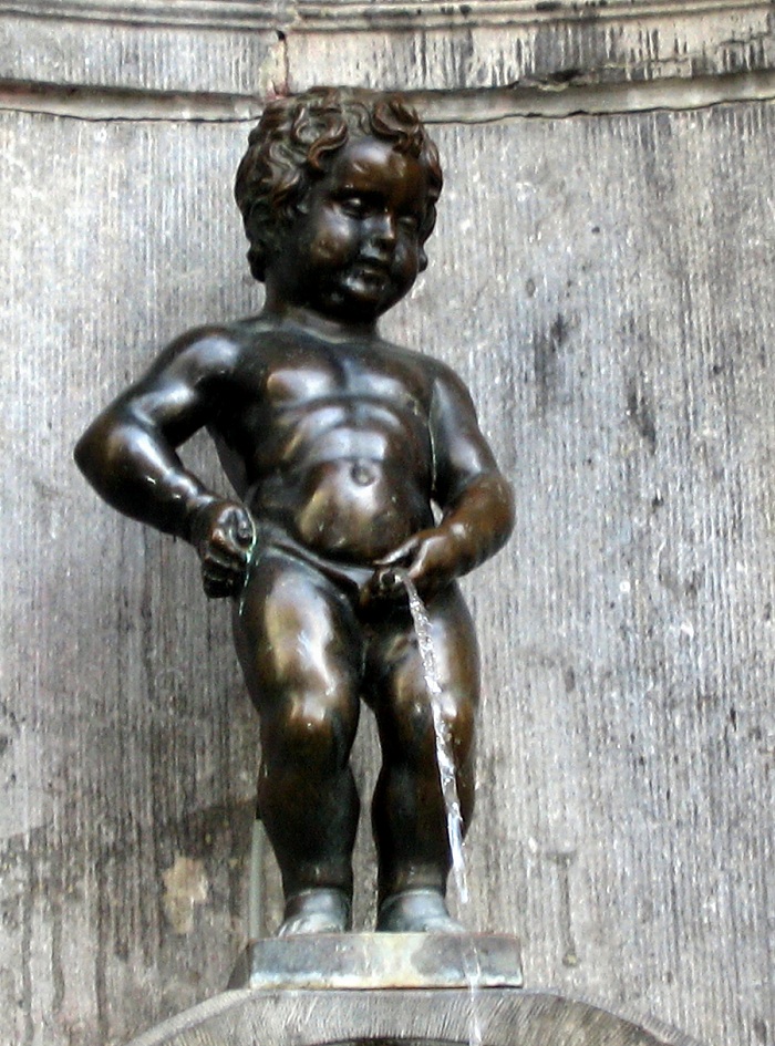 “ 小于连 ” 塑像，体现了比利时国民不畏强权的幽默民族性格.jpg