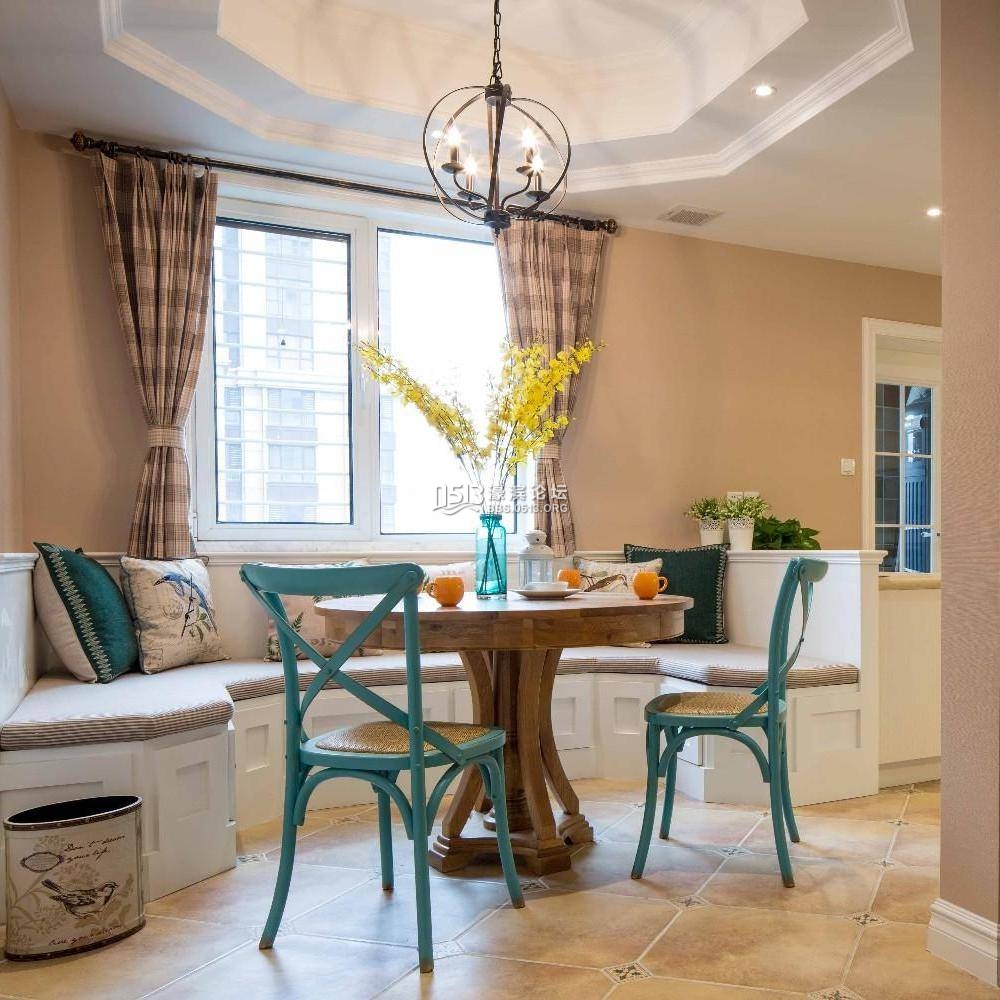 桌椅颜色 垃圾桶卡座 花.jpg