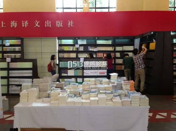 上海书展︱看！那些布展的年轻人