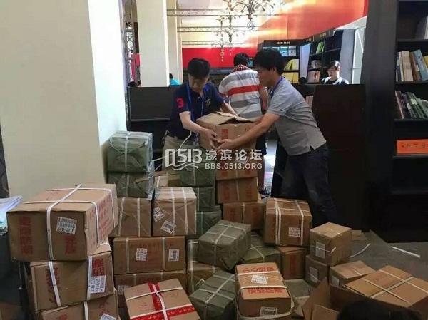 上海书展︱看！那些布展的年轻人