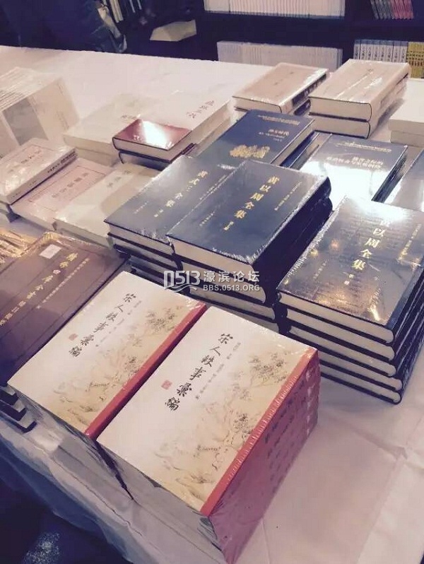 上海书展︱看！那些布展的年轻人