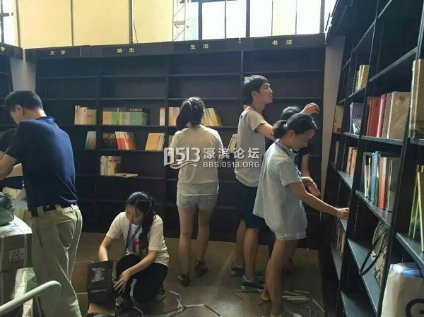 上海书展︱看！那些布展的年轻人