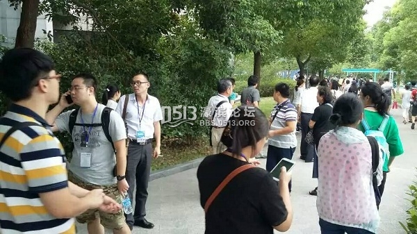 上海书展︱看！那些布展的年轻人