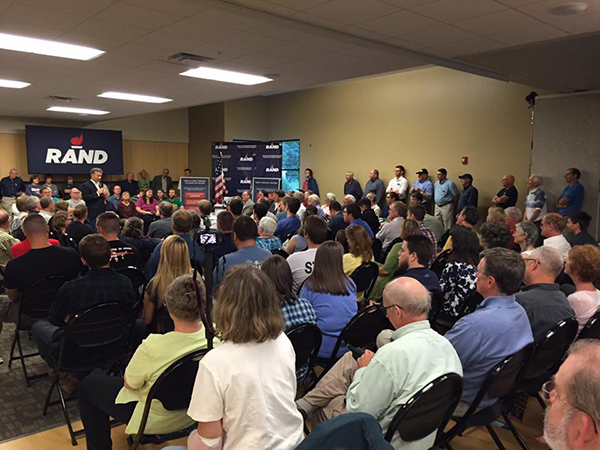 美国大选 | 深入一线：我参加了保守派大佬的总统竞选团队