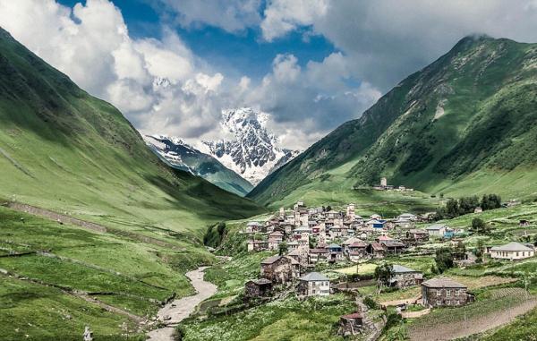 越过山丘，去欧洲最高的村庄看看