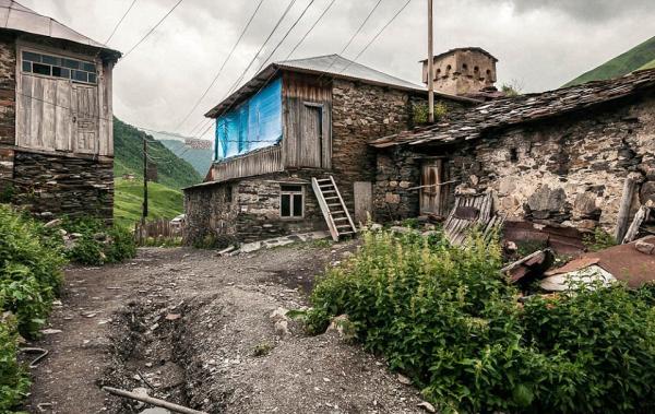 越过山丘，去欧洲最高的村庄看看