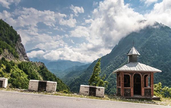 越过山丘，去欧洲最高的村庄看看