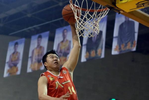 王治郅退役成“理论事实”，二十载篮球生涯何时谢幕？