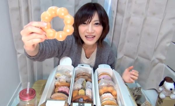 看美女暴饮暴食，可以解忧（如果她们能吃胖就更好了）