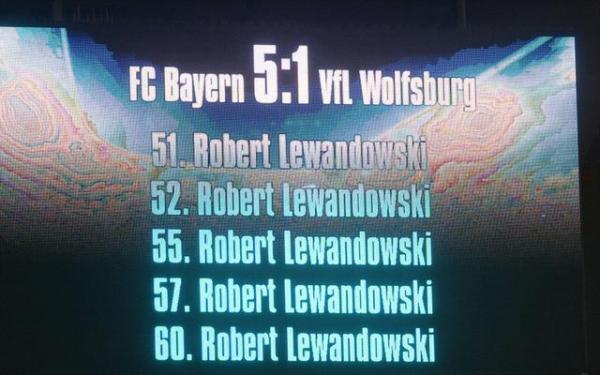 莱万9分钟5球和麦迪35秒13分哪家强？球迷们都吵起来了