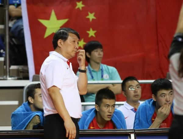 宫鲁鸣是中国篮球最后一根能抓住的稻草