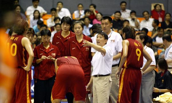 宫鲁鸣是中国篮球最后一根能抓住的稻草