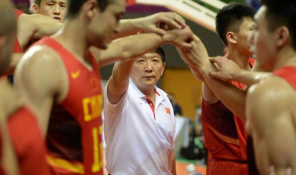 宫鲁鸣是中国篮球最后一根能抓住的稻草