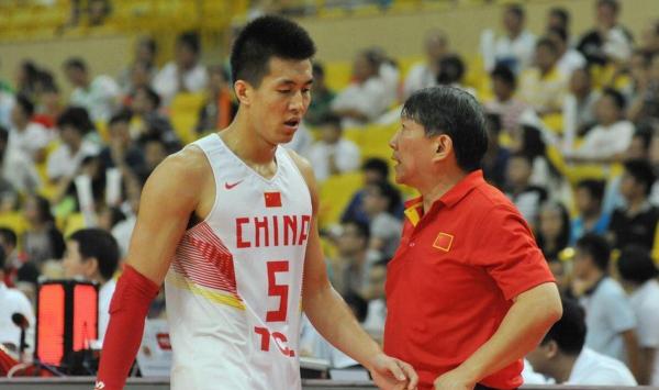 宫鲁鸣是中国篮球最后一根能抓住的稻草