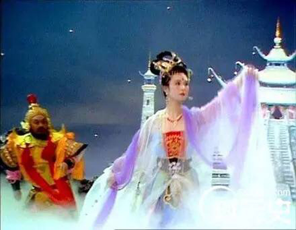 月亮代表谁的心：盘点中外电影的月球美学